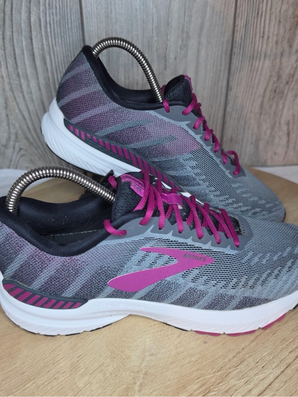 Brooks Ravenna 10 Running Walking Shoes Women’s Size 9 Gym Training Sneakers